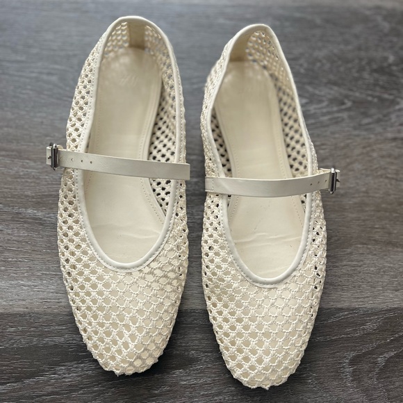 H&M woven Maryjane woven flats - Picture 2 of 6